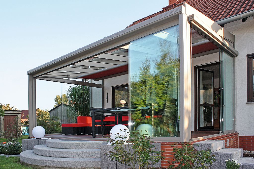 Celoskleněné posuvné stěny