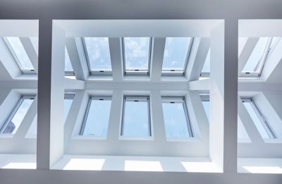 Designo R4 RotoTronic – kyvné střešní okno s elektrickým ovládáním