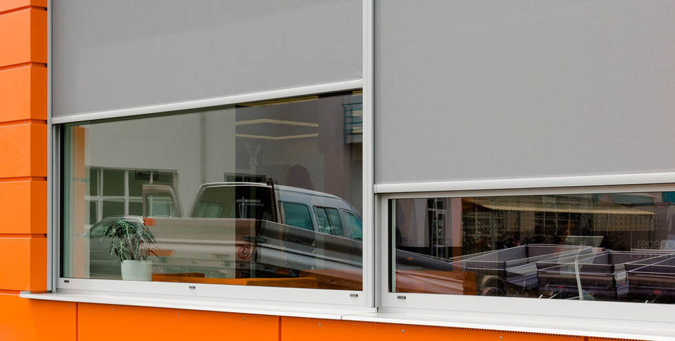 Venkovní screenové rolety na prosklené ploše